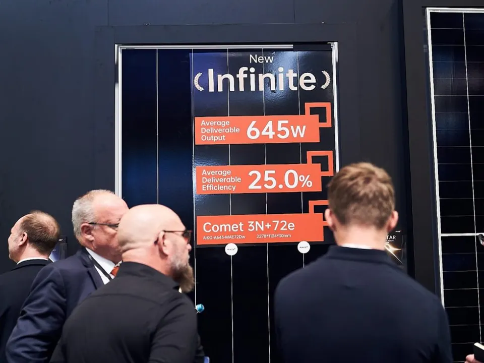  Featuring ultra-high resistance silicon wafers and zero busbar technology, AIKO’s “INFINITE” series boosts cell efficiency and reliability. (Image Credit: AIKO)  