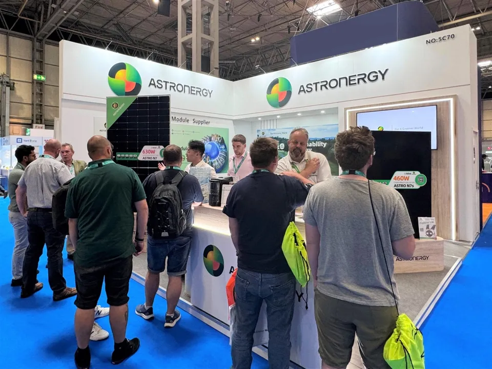  The ASTRO N7s by Astronergy features TÜV Rheinland and IEC certifications, making it ideal for distributed and residential markets. (Image Credit:  Astronergy)  