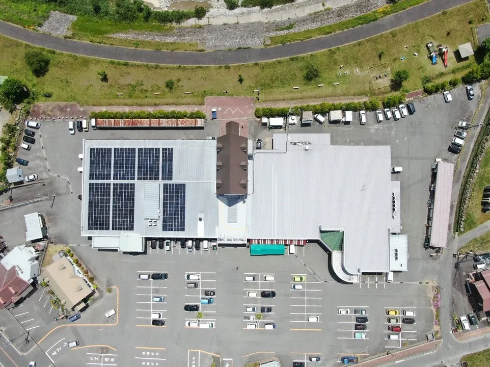  LONGi Hi-MO X6 powers Nakagawa's shopping center, enhancing its energy independence. (Image Credit: LONGi)  