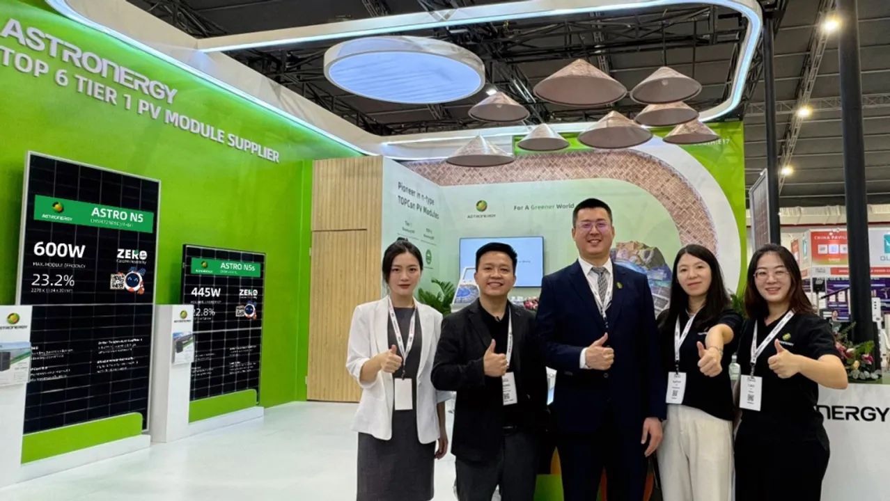  Solar & Storage Live Vietnam facilitated knowledge exchange among solar experts and industry professionals from across Asia. (Image Credit: Astronergy)  