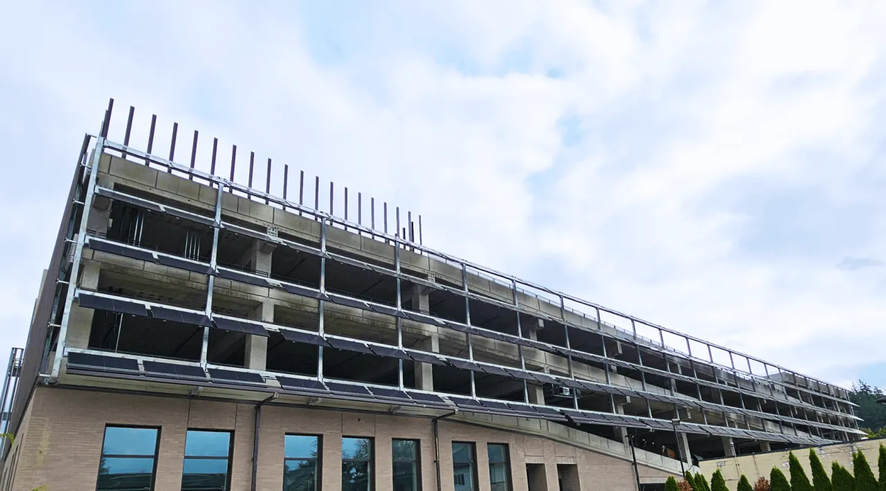  The Mount Vernon Library Commons project also features the largest public EV charging center in the USA with 76 chargers.  (Image Credit: Silfab Solar)  