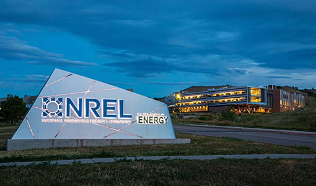  Polarization degree improves significantly from 2.6% to 15% with new semiconductor structure. (Image Credit: NREL)  