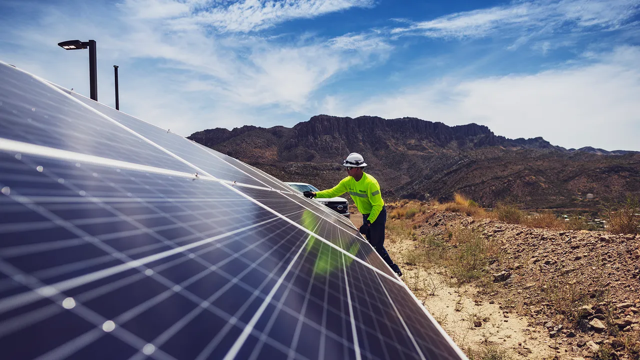  At Diavik, the 6,620 panels of the solar plant will collectively generate 4.2 million kWh annually, reducing diesel use by 1 million liters. (Image Credit: Rio Tinto)  