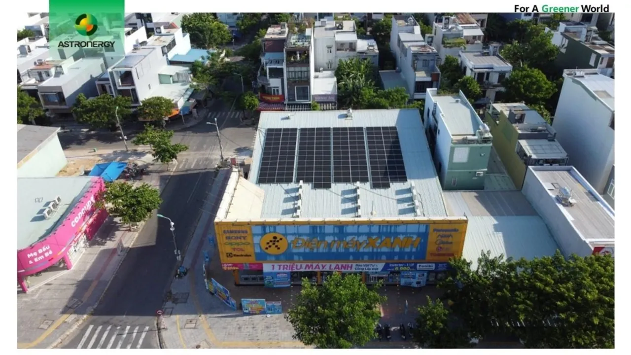  Over 100 Bách Hóa Xanh and Thế Giới Di Động stores in Vietnam now feature Astronergy’s high-efficiency ASTRO series PV modules. (Image Credit: Astronergy)  