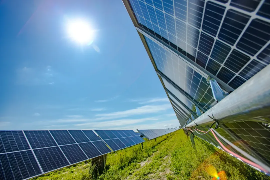  The 130 MWAC Carne Solar project, paired with a 260 MWh storage system, will play a key role in EPE’s clean energy transition goals. (Image Credit: DESRI)  