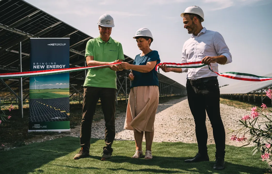  Integrated European energy company MET has inaugurated the Kaba II Solar Park in Hungary, spanning 31 hectares and capable of powering 13,000 households. (Photo Credit: MET Group) 