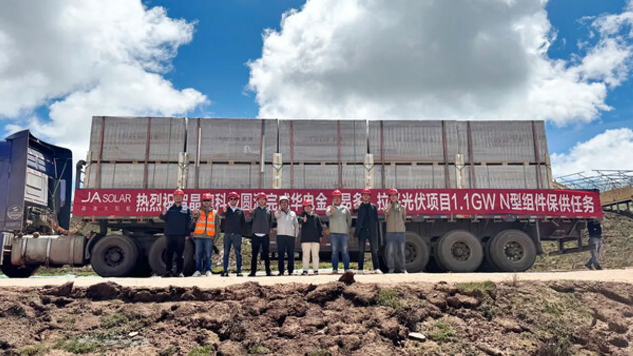  JA Solar has successfully delivered modules one month ahead of schedule, despite the high-altitude, remote locations in Tibet. (Image Credit: JA Solar)  