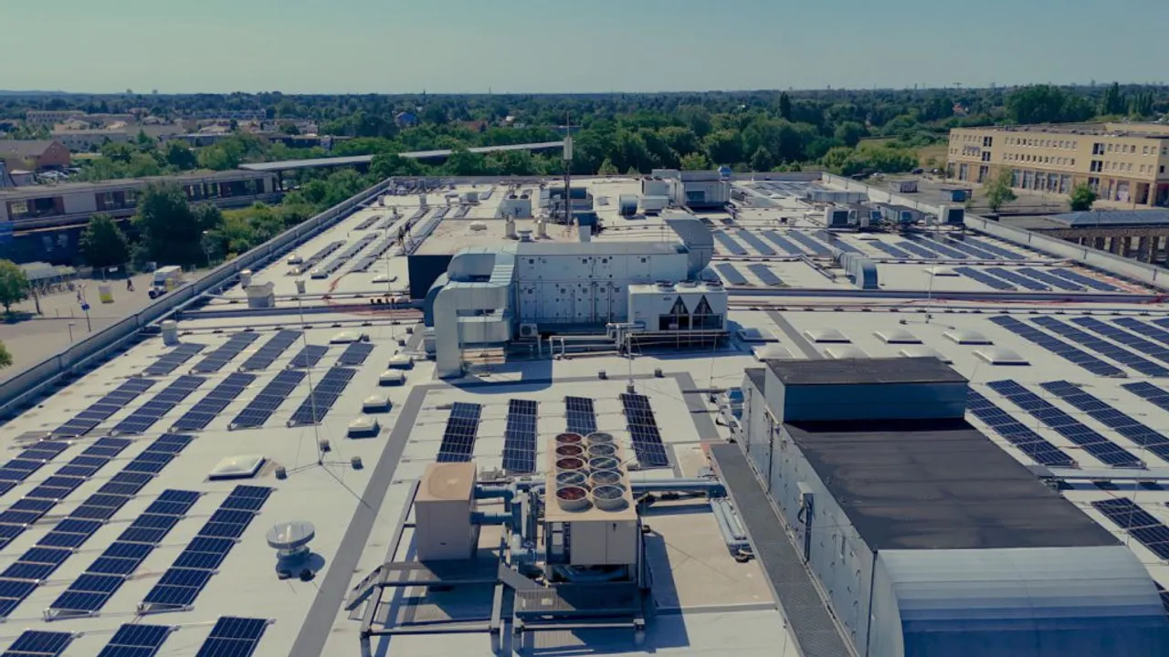  The Berlin rooftop project utilized AIKO’s 465 W modules, generating 1.5 MW compared to 1.4 MW with 440 W traditional modules. (Image Source: AIKO) 

  