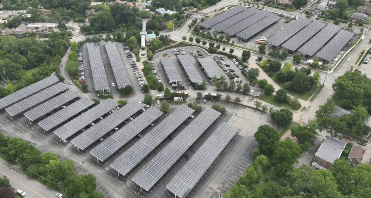 Utilizing bifacial modules, the zoo’s solar canopy cuts electricity bills, meeting two-thirds of energy needs.  (Image Source: Terrasmart)  