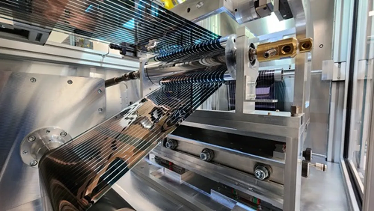  With its advanced solar printing facility, CSIRO can produce 14,000 flexible solar cells daily. (Image Source: CSIRO)  