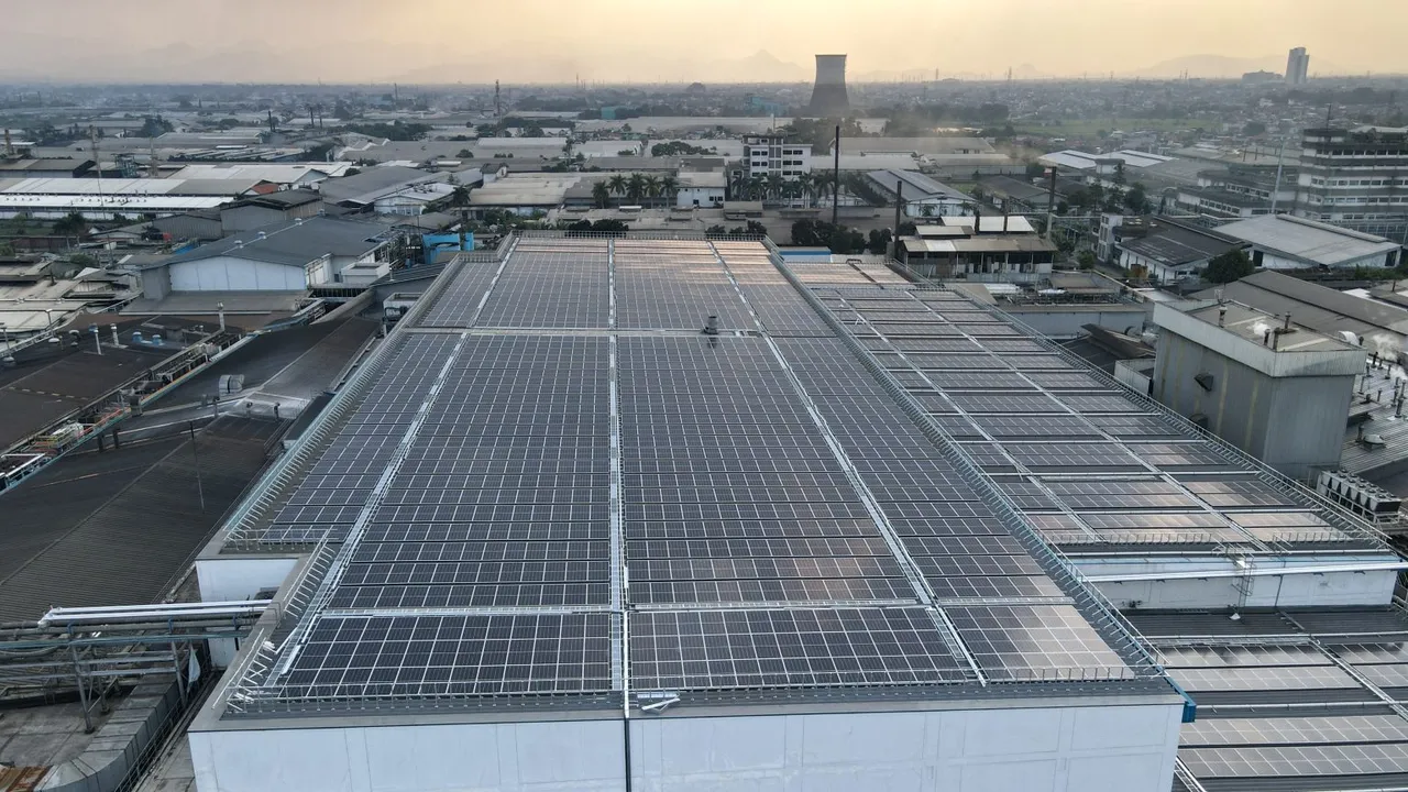 Ceres’ 2.2 MW solar rooftop generates 3,250 MWh annually, reducing the facility’s environmental footprint by 2,600 tons CO2. (Image Source: TotalEnergies ENEOS)  