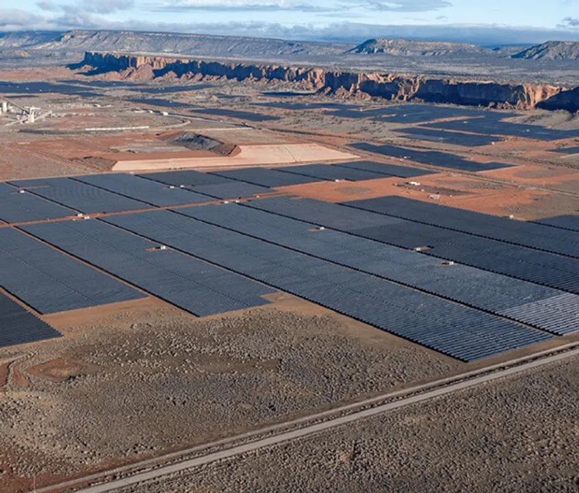 Escalante Solar repurposes a retired coal site, delivering 200 MW of clean energy to 63,000 homes in New Mexico. (Image Source: Boviet Solar) 

  