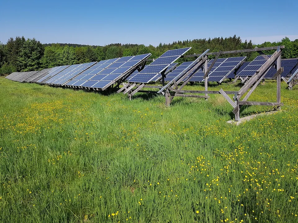  SOS partnered with SolarMax to develop six 50 MW facilities, handling financing while SolarMax managed EPC responsibilities. (Image Credit/Source: Stux/Pixabay)  