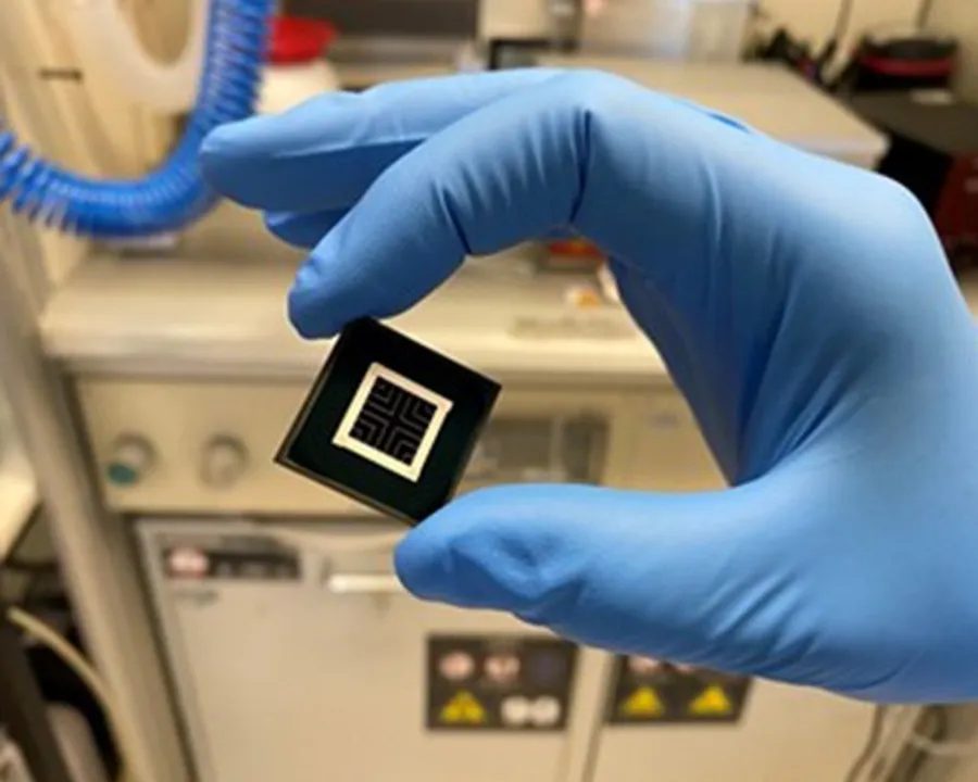  Fraunhofer's MaNiTU project developed perovskite-silicon tandem solar cells with 31.6% efficiency using scalable production methods. (Image Source: Fraunhofer ISE) 

  