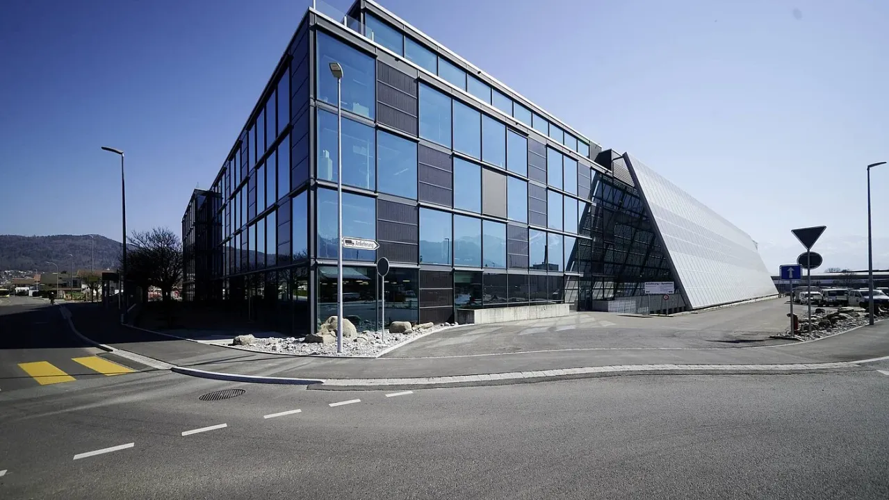  Supporting restructuring and M&A, Meyer Burger expands production with facility upgrades, bondholder agreements, and Goodyear ramp-up. (Image Source: MeyerBurger)  