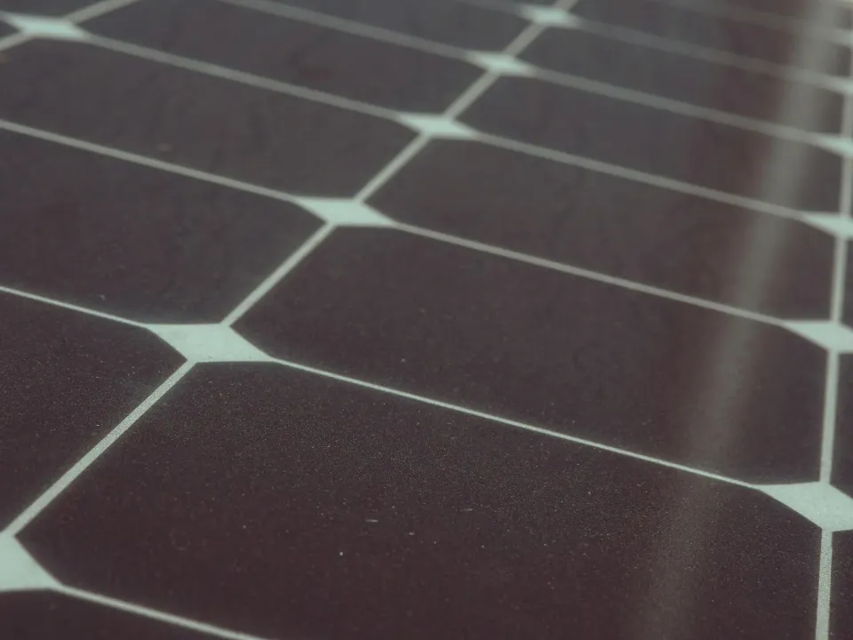  SECI’s 10 MW floating solar tender in Telangana includes 10 years of maintenance and domestic module requirements. (Image Credit/Source: Kindel Media/Pexels)  