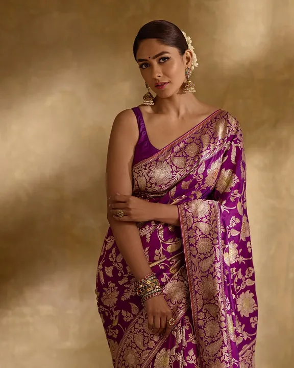 mrunal thakur saree look