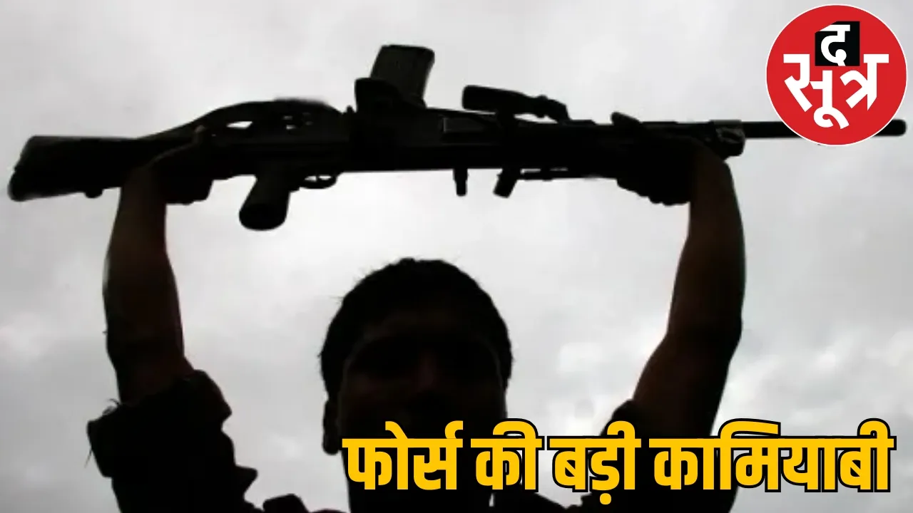 Soldiers big success 17 Naxals surrendered on Chhattisgarh Telangana border