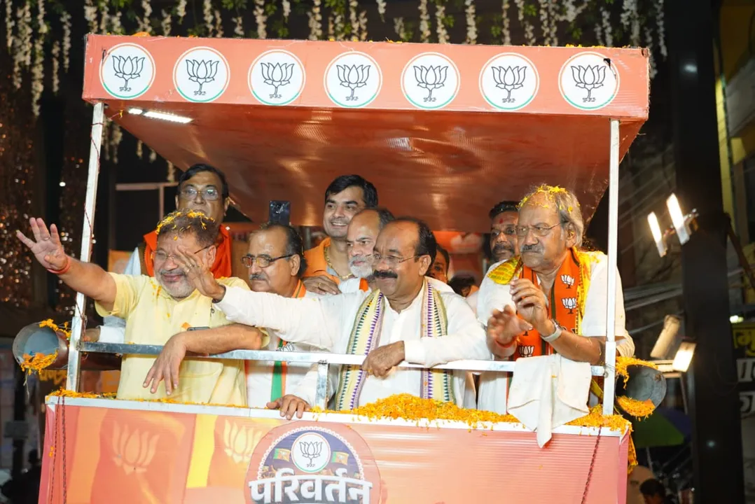 छत्तीसगढ़ में बीजेपी की परिवर्तन यात्रा, रायपुर में बुलडोजर से हुआ स्वागत, अब 1500 किलोमीटर का सफर