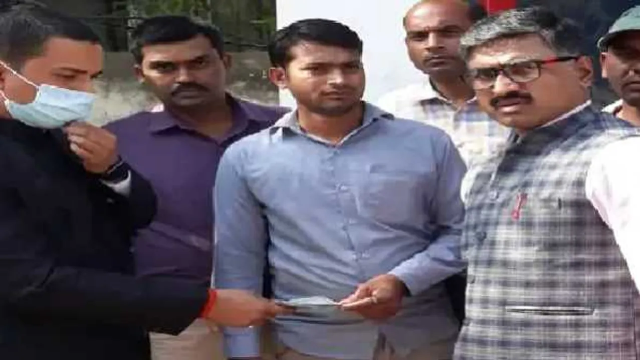 लोकायुक्त का शिकंजा: रीवा में पंचायत सचिव 15 हजार की घूस लेते गिरफ्तार, ऐसे किया ट्रैप