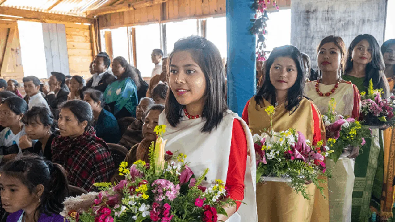 खासी जनजाति: महिलाएं कई मर्दों से शादी कर सकती हैं, बेटी के जन्म पर खुशी मनाते हैं