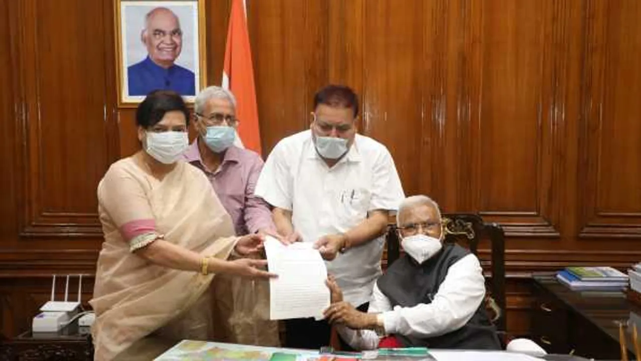 बक्स्वाहा बचाना है: 17 राज्यों के पर्यावरण प्रेमियों ने राज्यपाल को सौंपा ज्ञापन 