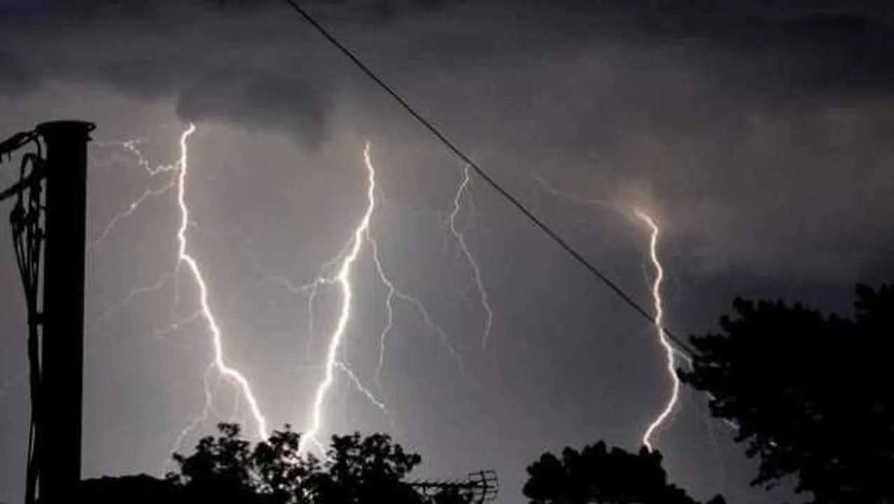 मध्यप्रदेश मौसम: 17 जिलों में भारी बारिश की चेतावनी, कहीं रिमझिम बारिश तो कहीं गरजेंगे बादल