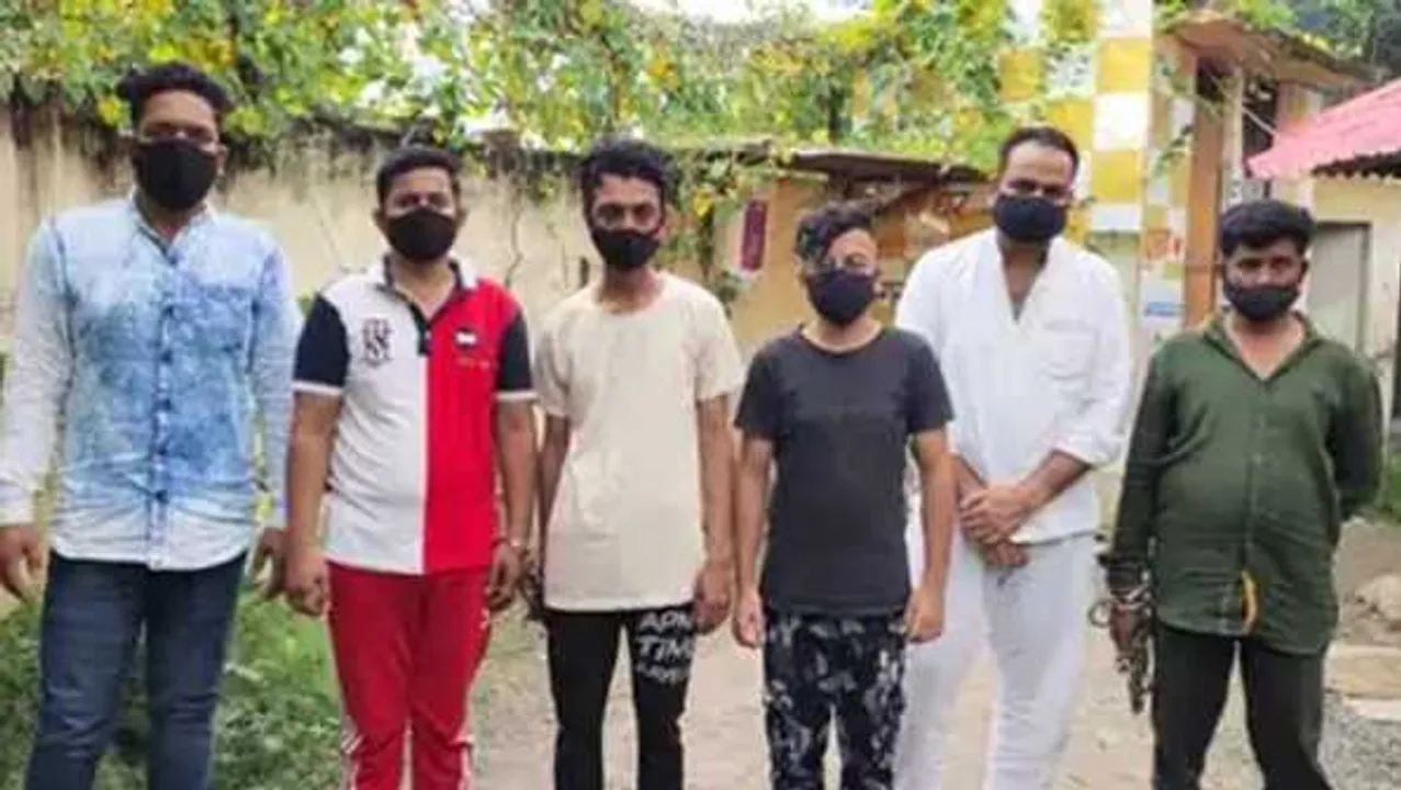 MP: नकली पान मसाला फैक्ट्री पर छापा, 1 करोड़ के माल के साथ 6 धराए, 8 मशीन जब्त