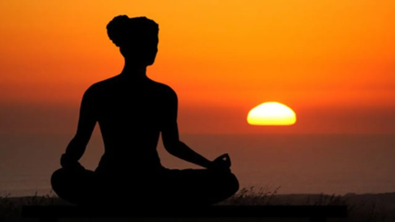 घर बैठे स्वस्थ रहें: योगाभ्यास से इम्यूनिटी होगी मजबूत; सांस लेने में नहीं होगी परेशानी