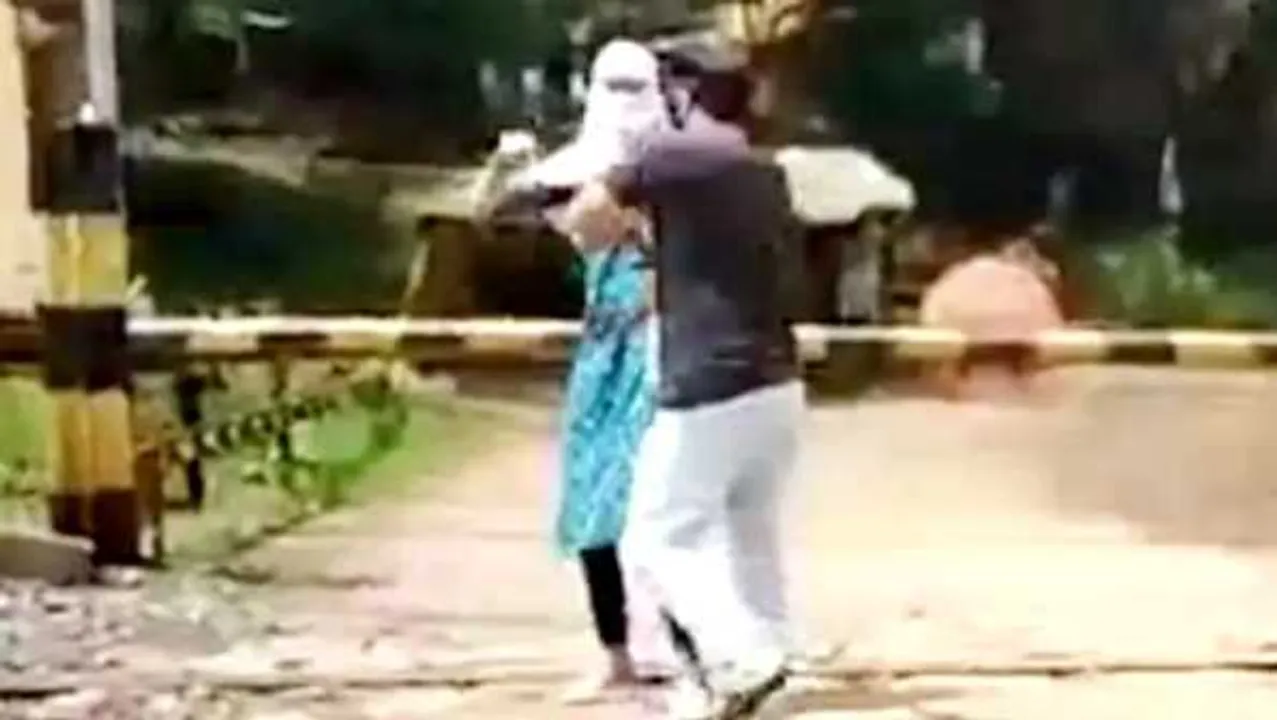 बैतूल: ऑटो ड्राइवर ने MBA पास युवती को ट्रेन से कटने से बचाया, डिप्रेशन में थी