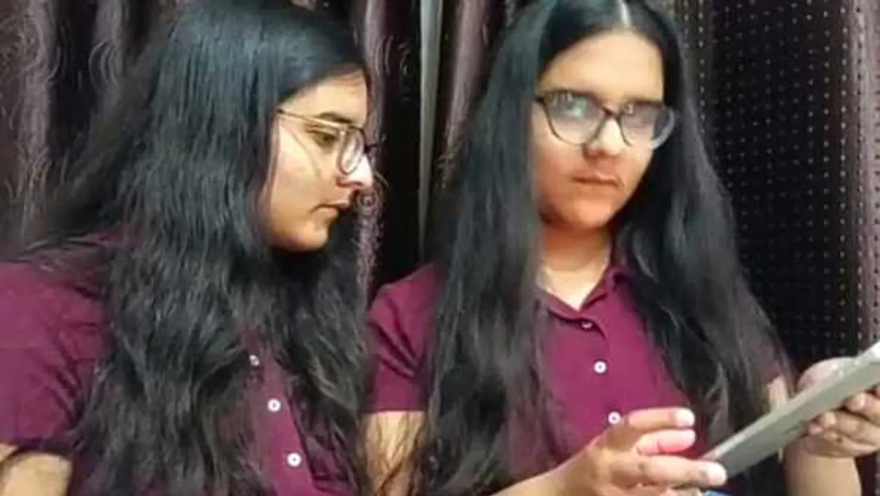 भिंड की पैडवूमन: जुड़वा बहनों ने बाढ़ पीड़ितों को 2 हजार पैड्स बांटे, कई चैरिटी कर चुकी हैं