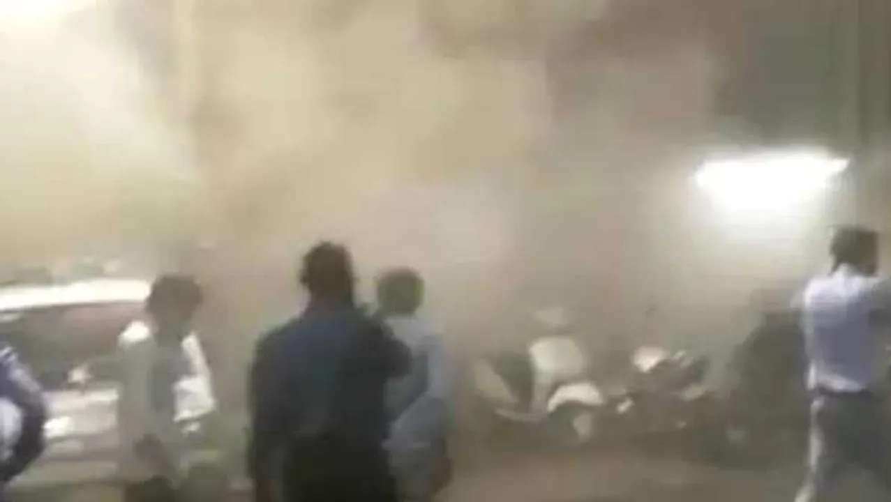 भोपाल: बैटरी में विस्फोट से ABM अस्पताल में भड़की आग, मरीजों में मची अफरा-तफरी
