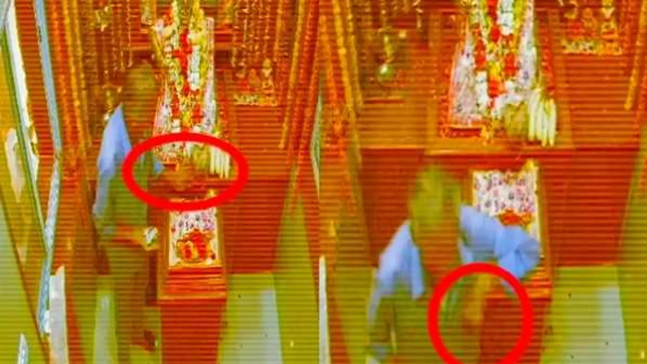 इंदौर: पुजारी ने भगवान के पास से चढ़ावे के 50 रुपए उठाए, मंदिर समिति ने केस दर्ज किया  