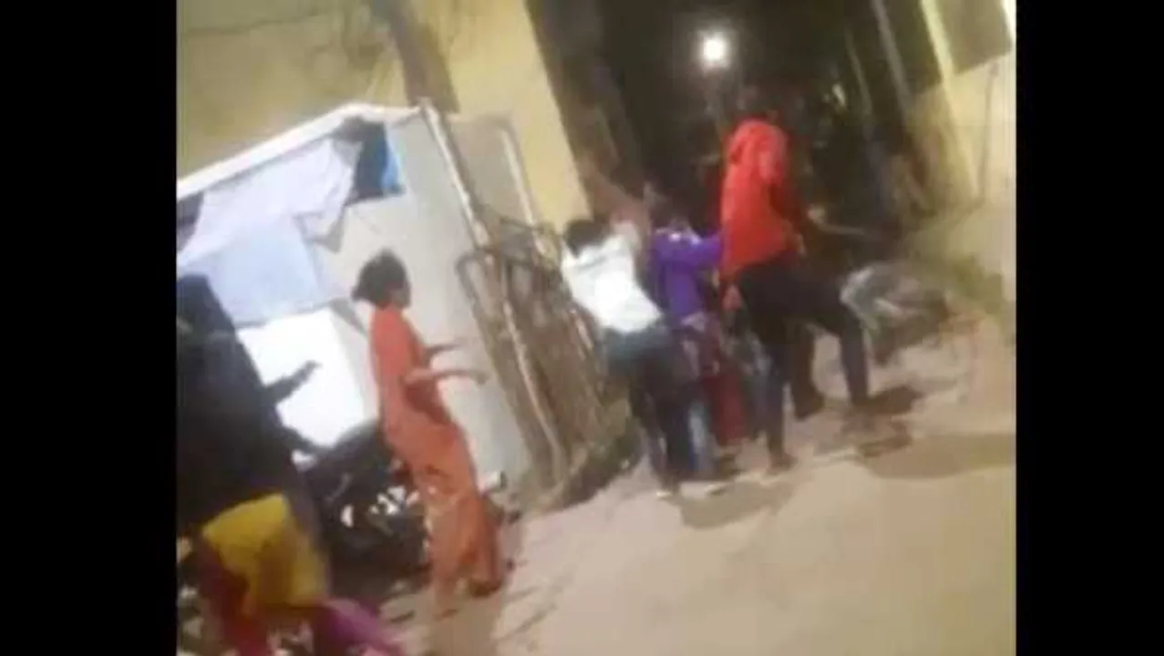 गजब संस्कारधानी!: पालतू कुत्ता भौंका तो गुंडों ने पीटा, बचाव में उतरी लड़कियों पर भी टूट पड़े 