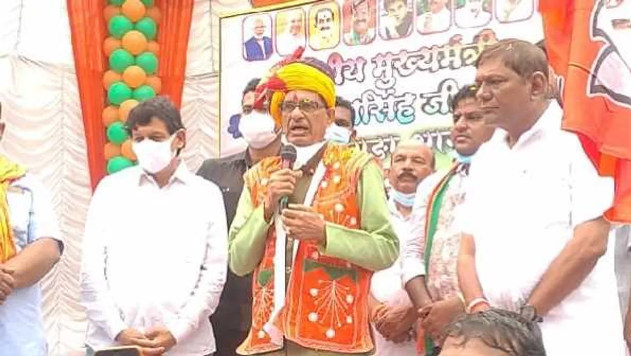 शिवराज का ऐलान: एक महीने के अंदर 30 हजार चयनित शिक्षकों को दी जाएगी नियुक्ति 
