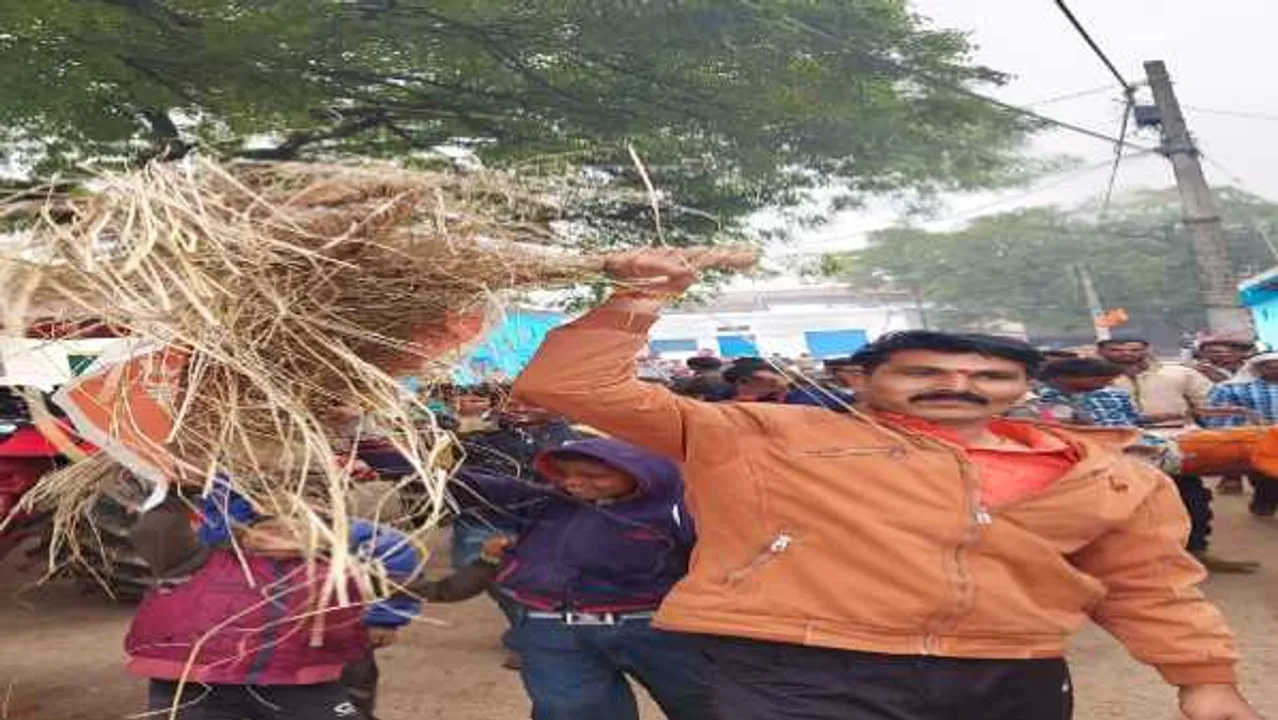 छतरपुर: पंचायत चुनाव निरस्त होने से गुस्साए प्रत्याशियों ने शिवराज का पुतला जलाया, 3 गिरफ्तार
