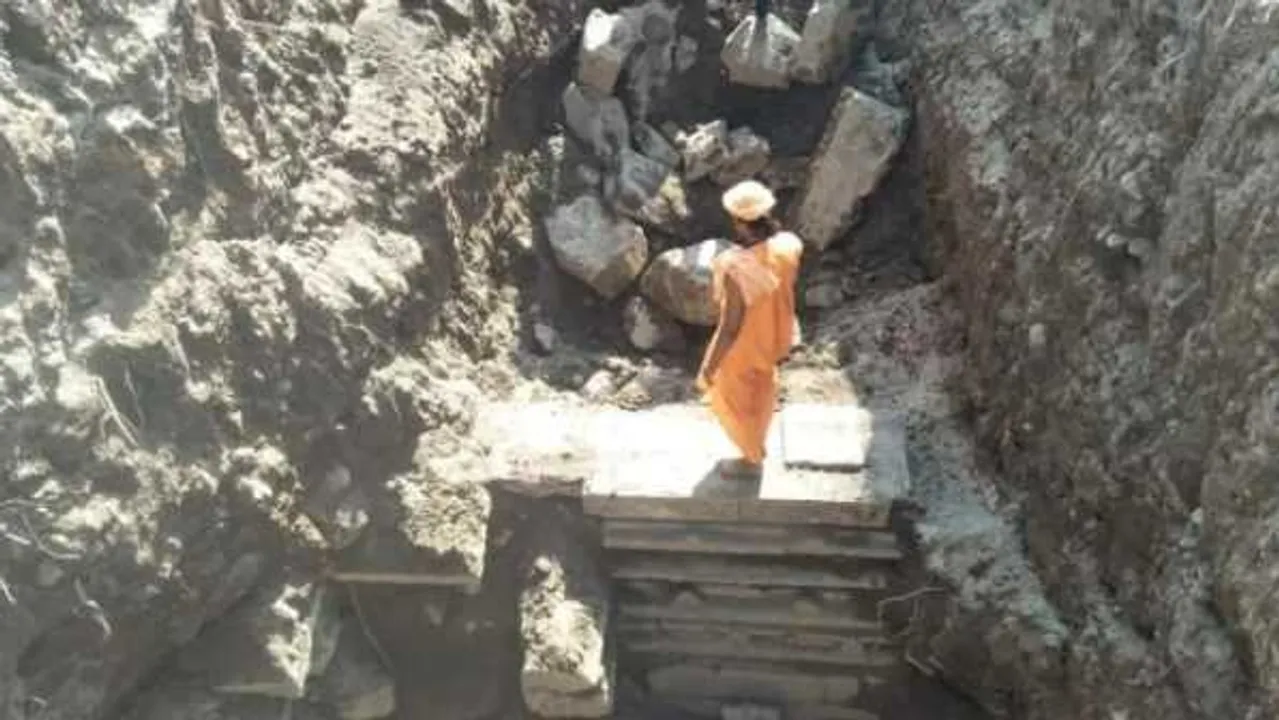 महाकाल मंदिर: खुदाई में हडि्डयां और नरंककाल मिले, पुजारी बोले- साधु-संतों के हो सकते हैं
