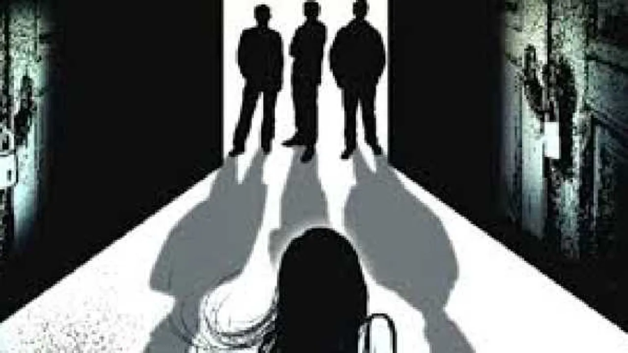 हैवानियत: स्कूल में प्रिंसिपल समेत 9 टीचर ने किया गैंगरेप, महिला टीचर ने बनाया MMS
