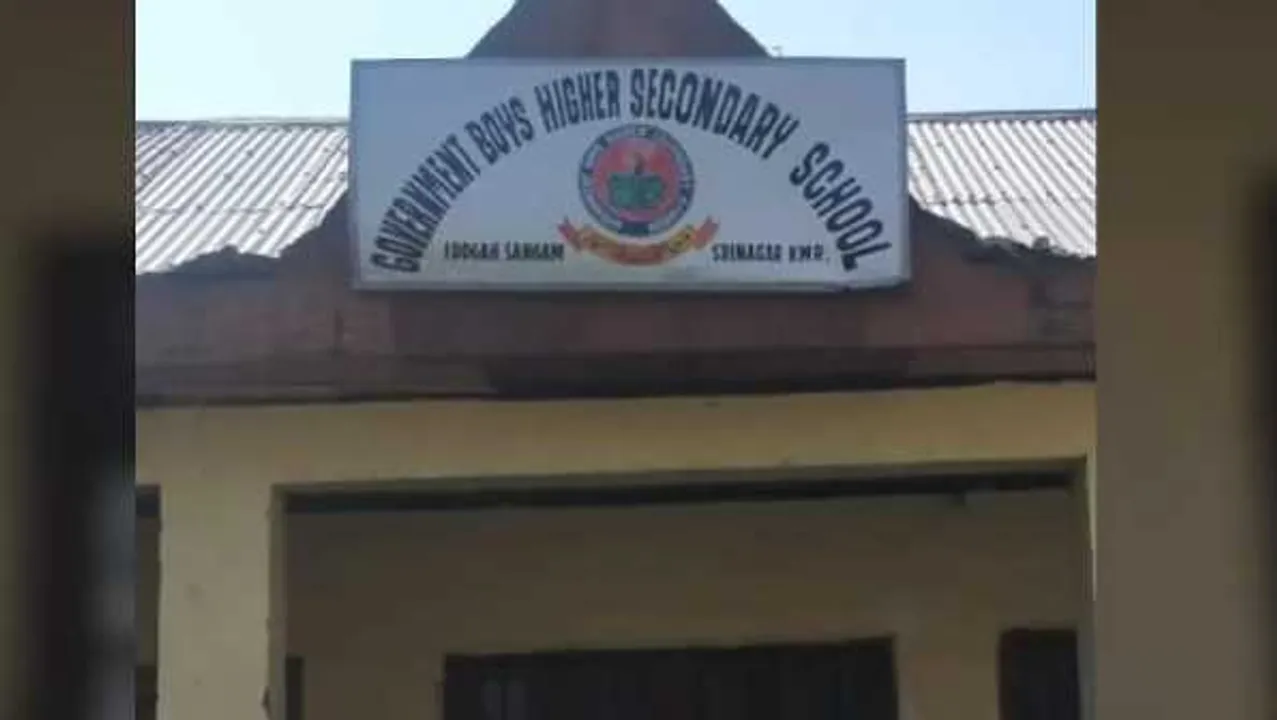 J&K: श्रीनगर में आतंकियों ने स्कूल में घुसकर गोलियां चलाईं, प्रिंसिपल और टीचर की मौत