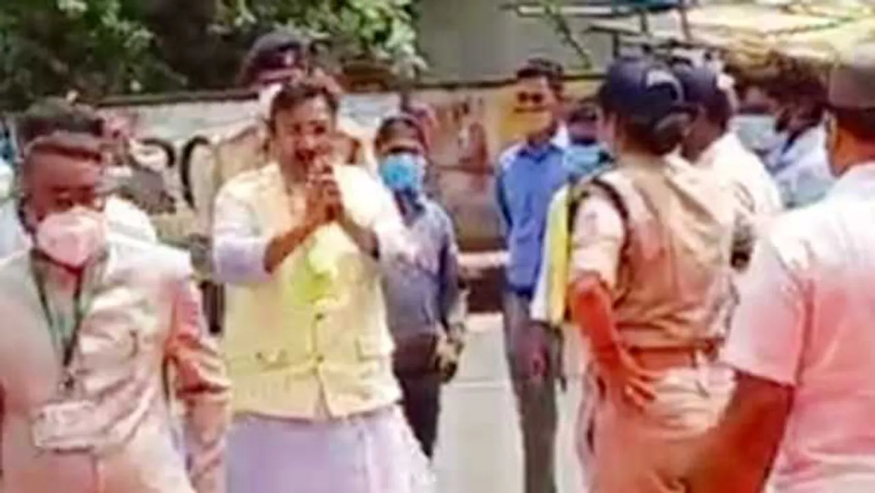 MP: अमित शाह के कार्यक्रम में विजय शाह की पुलिस से नोकझोंक, बोले- व्यवस्था को प्रणाम
