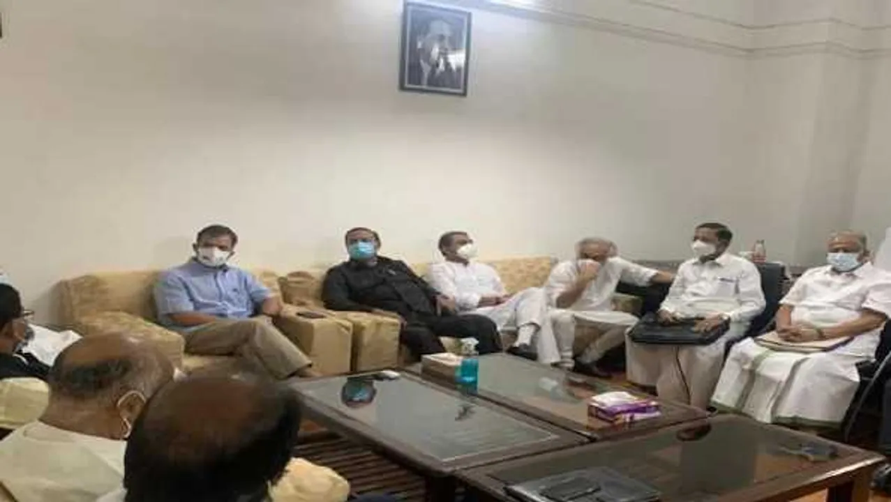 संसद में हंगामा: 14 दलों ने सरकार को घेरने की योजना बनाई, राहुल बोले- पीछे नहीं हटेंगे