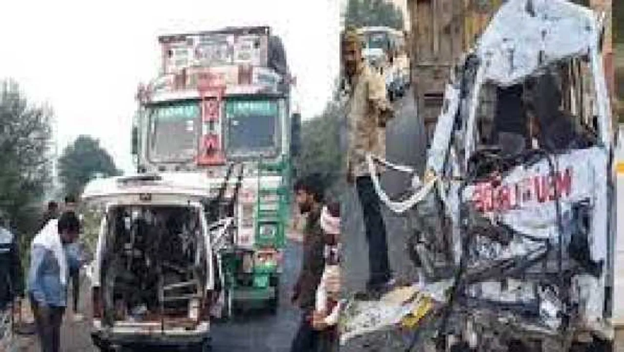 दौसा: ट्रक-एंबुलेंस में जोरदार भिड़ंत, एंबुलेंस में बैठे 4 लोगों की मौत