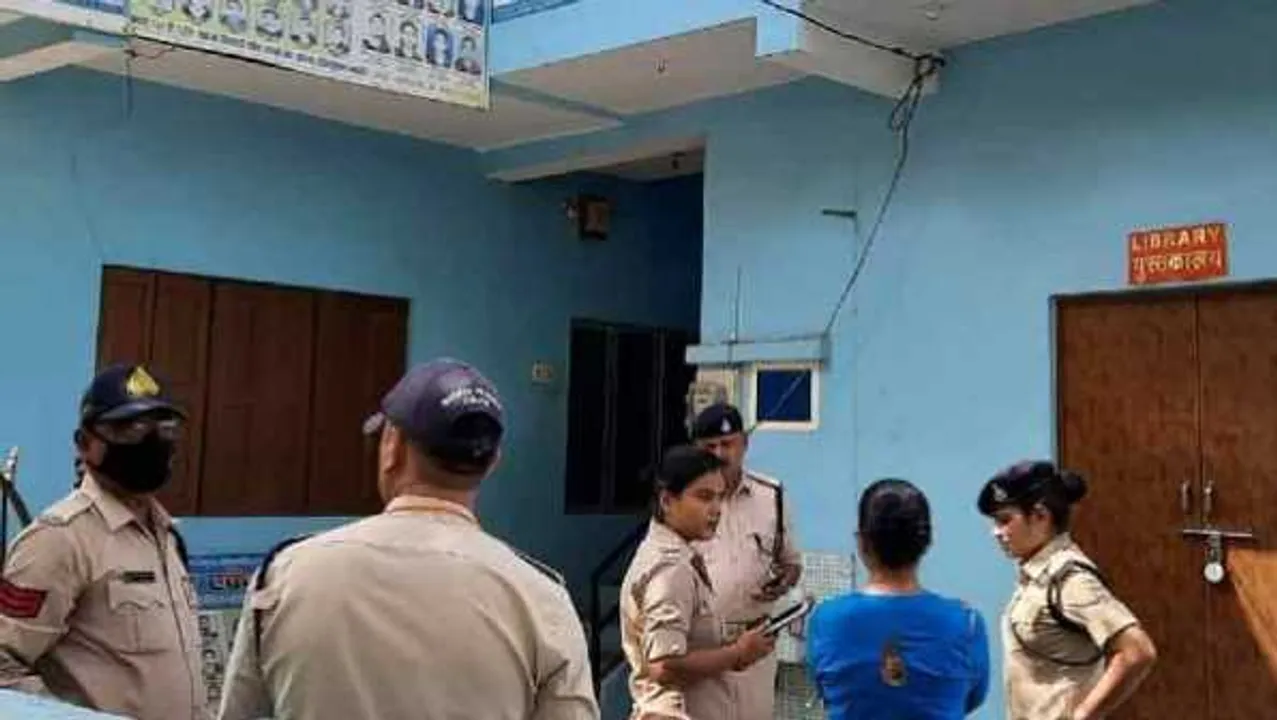 55 साल के ट्यूटर की करतूत: कोचिंग में छात्रा को बेहोश करके MMS बनाया, 9 महीने तक दुष्कर्म