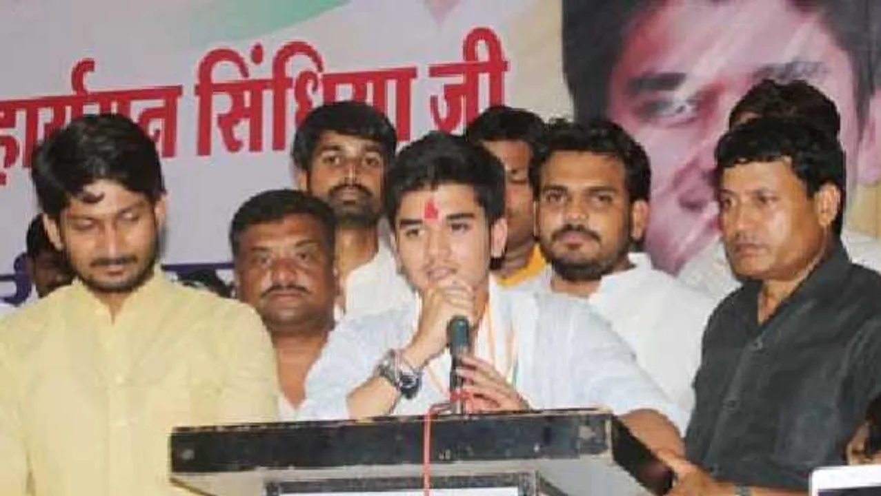 MP: सिंधिया के बेटे महाआर्यमन की राजनीति में होगी एंट्री?, जन्मदिन पर दिया संकेत