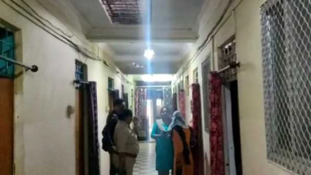 सागर में सेक्स रैकेट का खुलासा: होटल में छापामारी, 13 लोगों को संदिग्ध हालत में दबोचा
