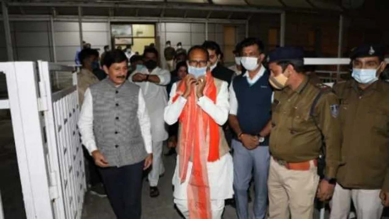 BJP की बैठक पर सस्पेंस: शिवराज बोले- जहां नरोत्तम होते हैं वहां मैं कुछ नहीं बोलता हूं