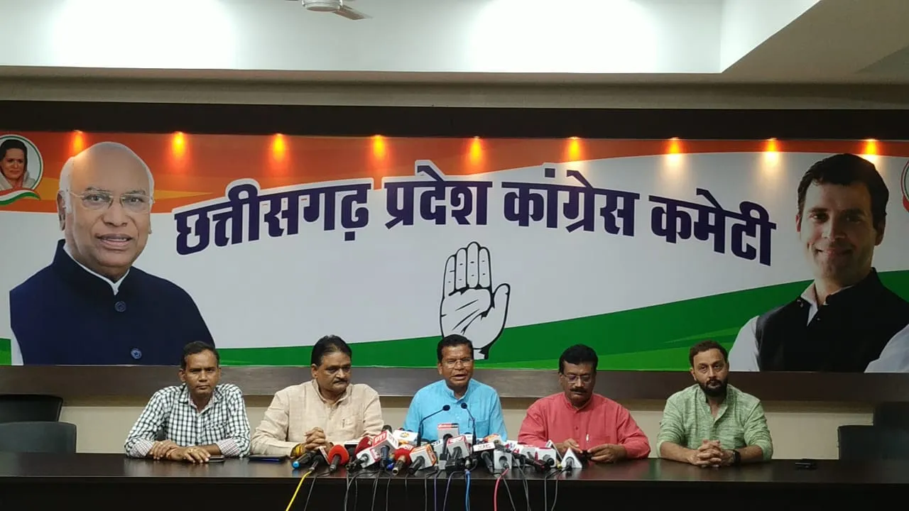 छत्तीसगढ़ में मंत्री मोहन मरकाम ने गिनाई रमन सरकार की खामियां, बीजेपी की परिवर्तन यात्रा‌ को लेकर कहा-जनता ने नहीं दिया समर्थन