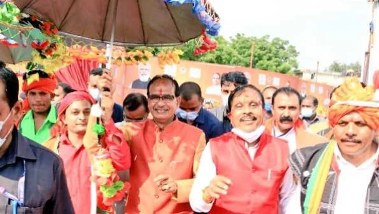 आदिवासी सम्मेलन में 'शिव-विष्णु': नई आबकारी नीति, महुआ और ताड़ी की शराब बेच सकेंगे