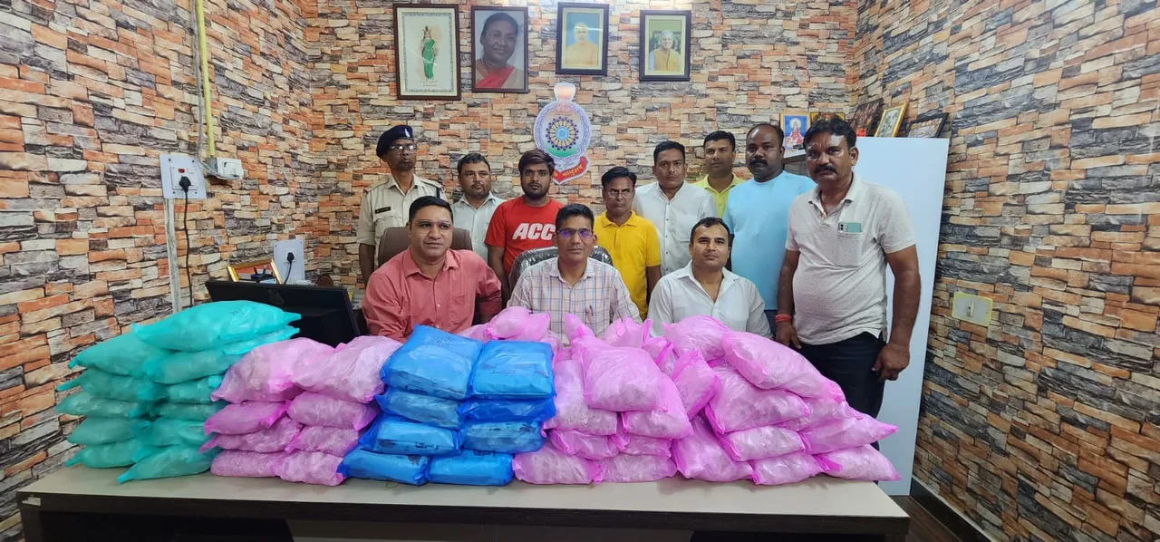 रायपुर में टाटा हैरियर गाड़ी से निकली 355 किलो चांदी, चेंकिग के दौरान पकड़े गए 3 आरोपी, करोडों की चांदी को छत्तीसगढ़ में खपाने की थी तैयारी