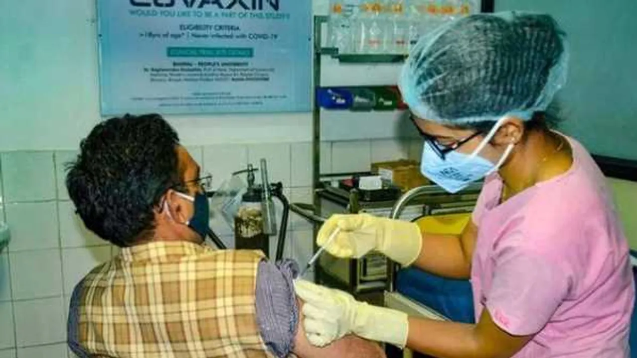 आगर: 14,800 लोगों ने टीके की तीसरी डोज लगवाई, CMHO बोले- फर्स्ट डोज लगना बंद